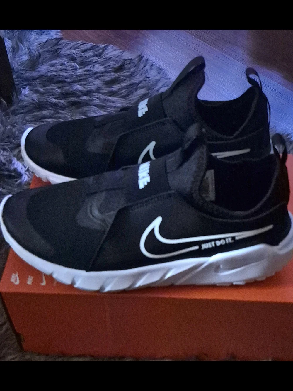 Nike Big Kids' Size 6.5 Or Womans Size 8 Black Slip-On Athletic Shoes